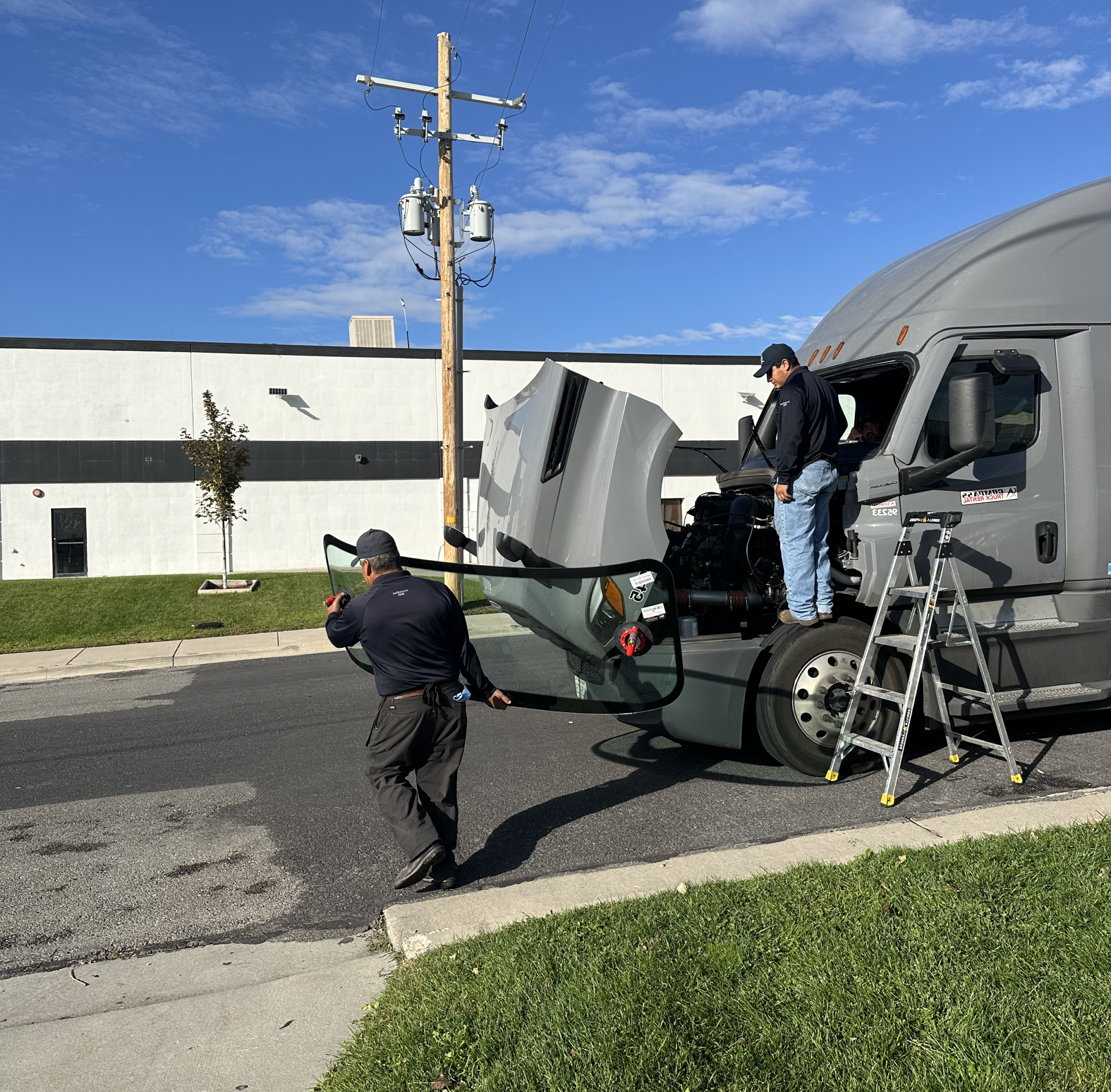replacing-windshield-semitruck