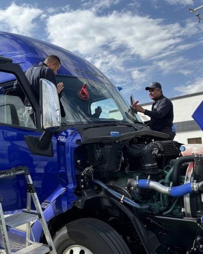 semi-tuck-windshield-replacement